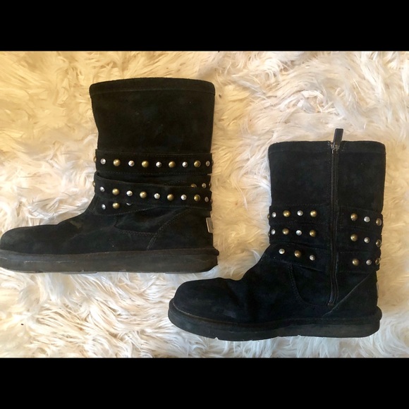 UGG Boots - Picture 2 of 3